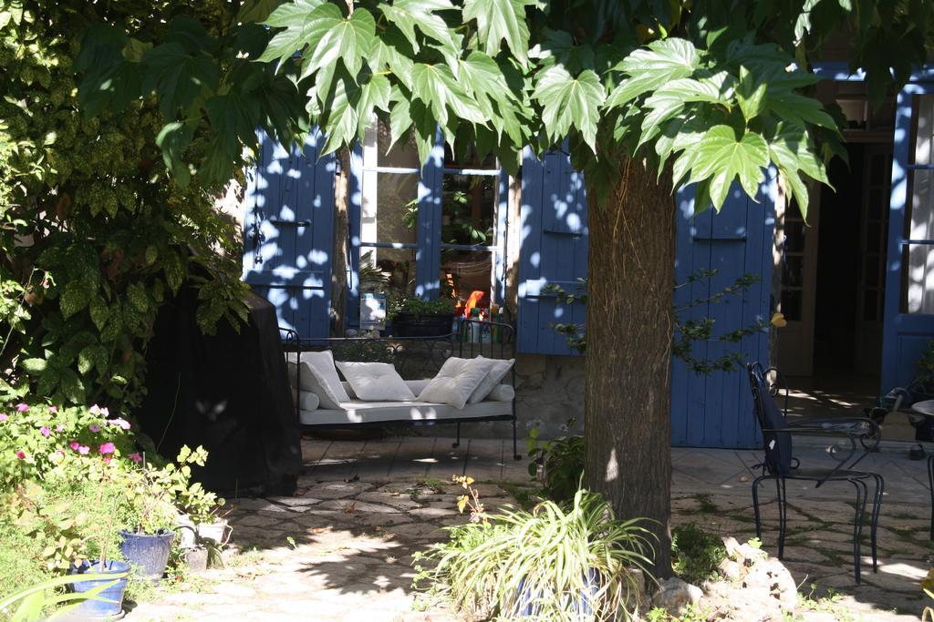 ニッサン・レ・アンサリューヌ Aux Pots Bleus Bed & Breakfast エクステリア 写真
